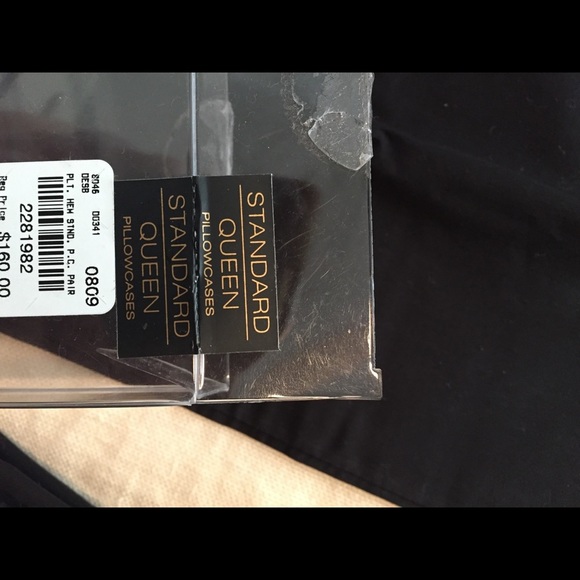 NWT pair PitchBlack  Standard/Queen Pillow Cases with pleated edge detail - Picture 4 of 13